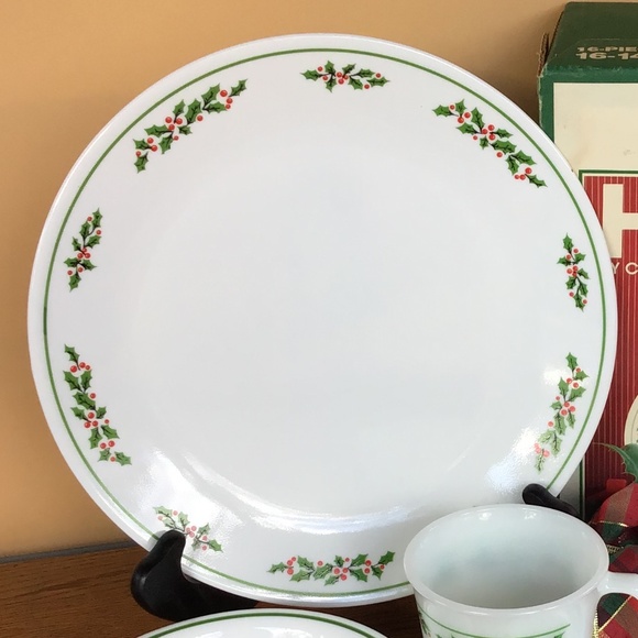 Corelle Holly Days by Corning Vintage 1985 (8) Pieces Total - Picture 3 of 11
